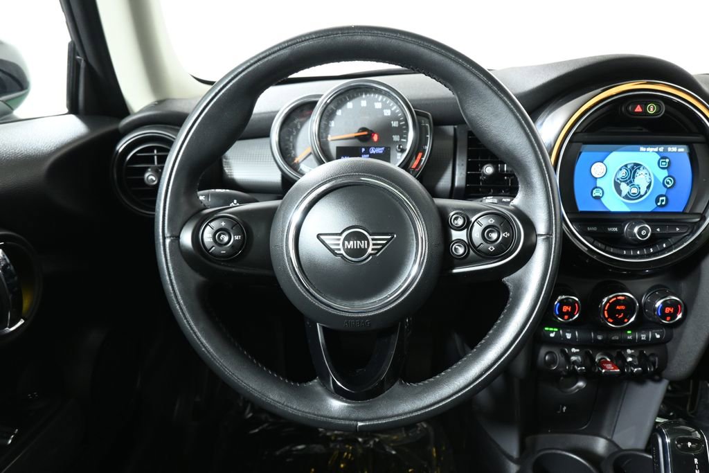 Used 2020 MINI Cooper 2-Door Hardtop image 16