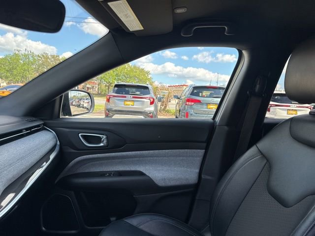 Used 2025 Jeep Compass Latitude image 23
