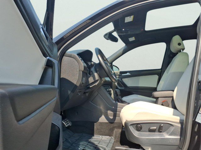 Certified 2021 Volkswagen Tiguan SE R-Line AWD/4WD image 16