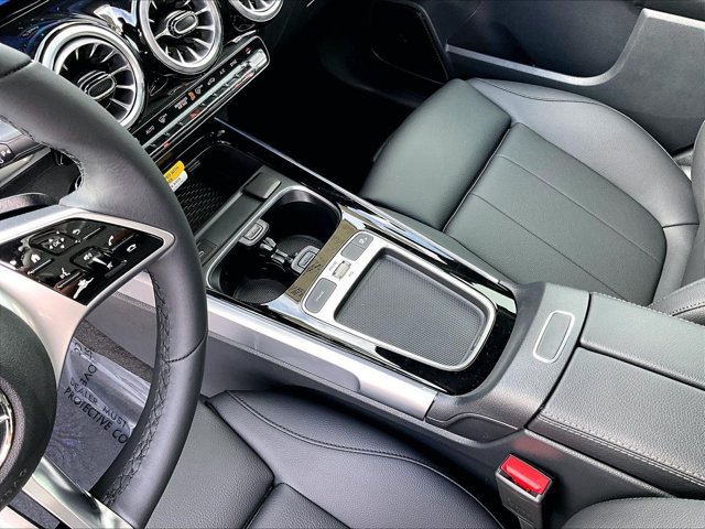 New 2026 Mercedes-Benz GLB 250 image 10