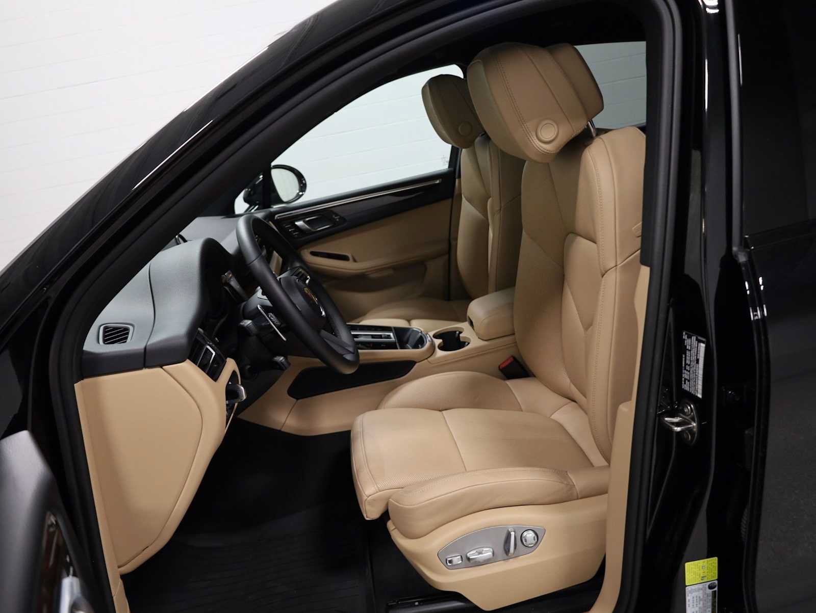 Used 2026 Porsche Macan S AWD/4WD image 5