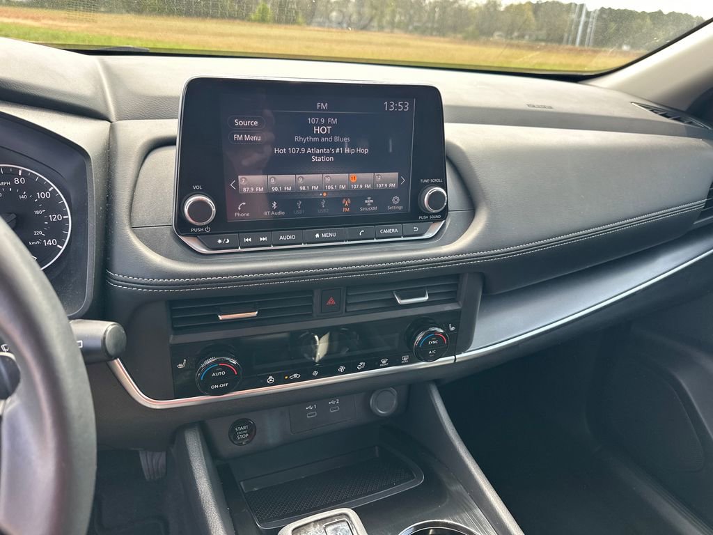 Used 2024 Nissan Rogue SV w/ SV Premium Package image 27