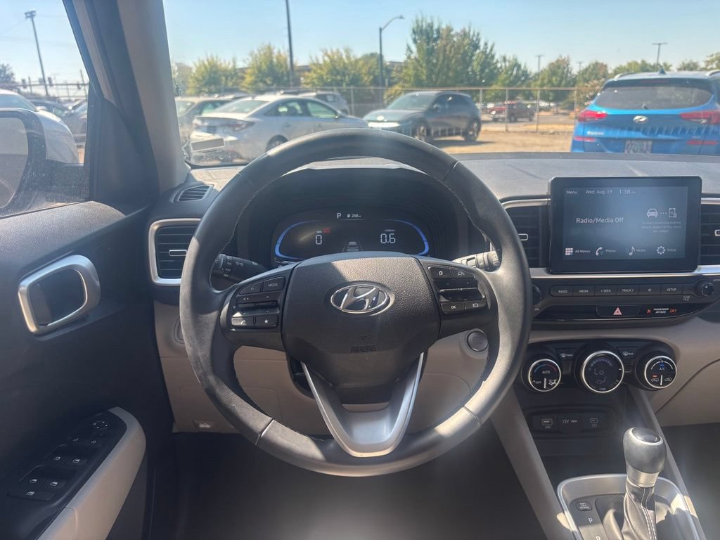 Used 2025 Hyundai Venue SEL FWD image 25