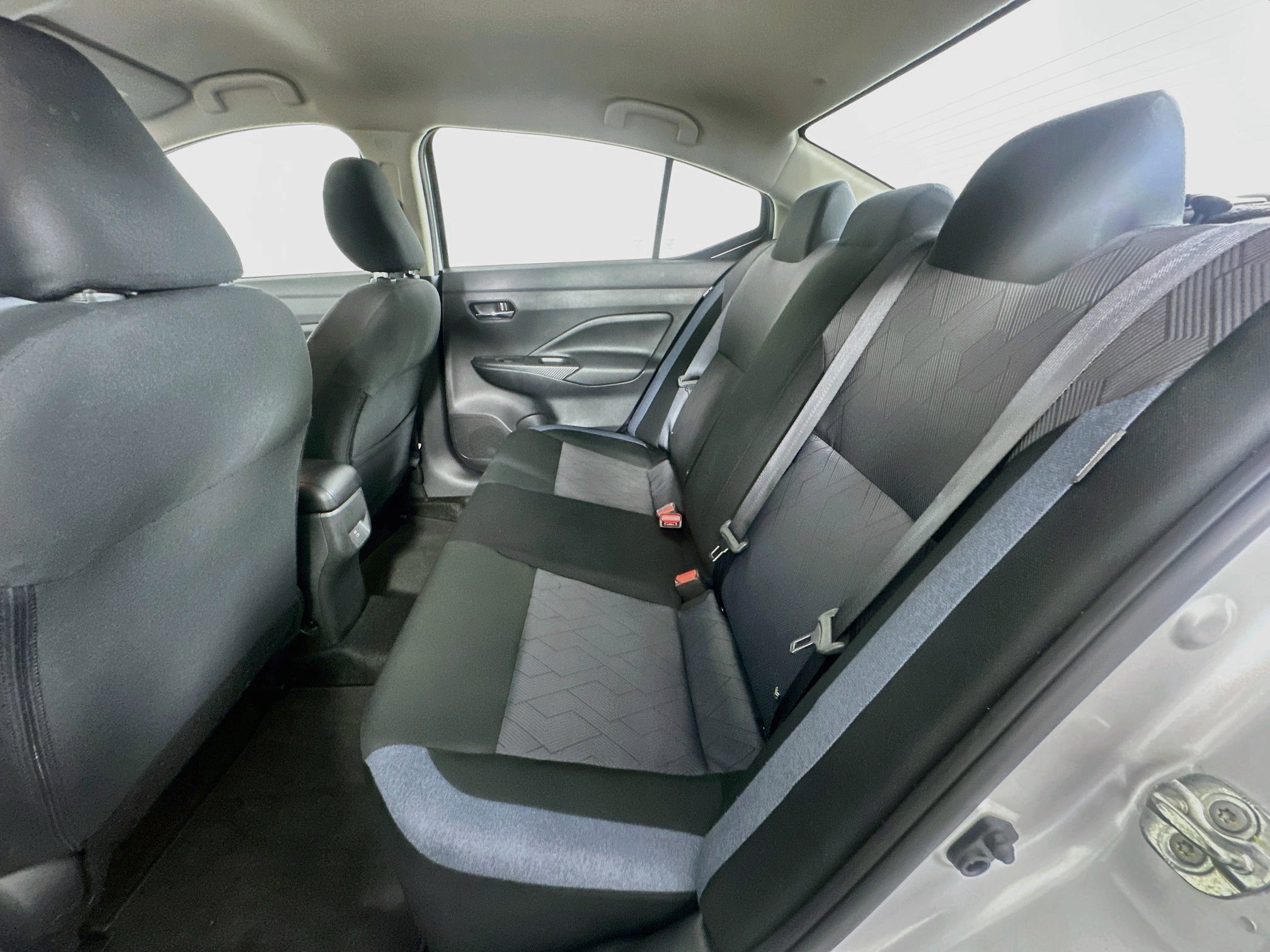 Used 2025 Nissan Versa SV FWD image 27