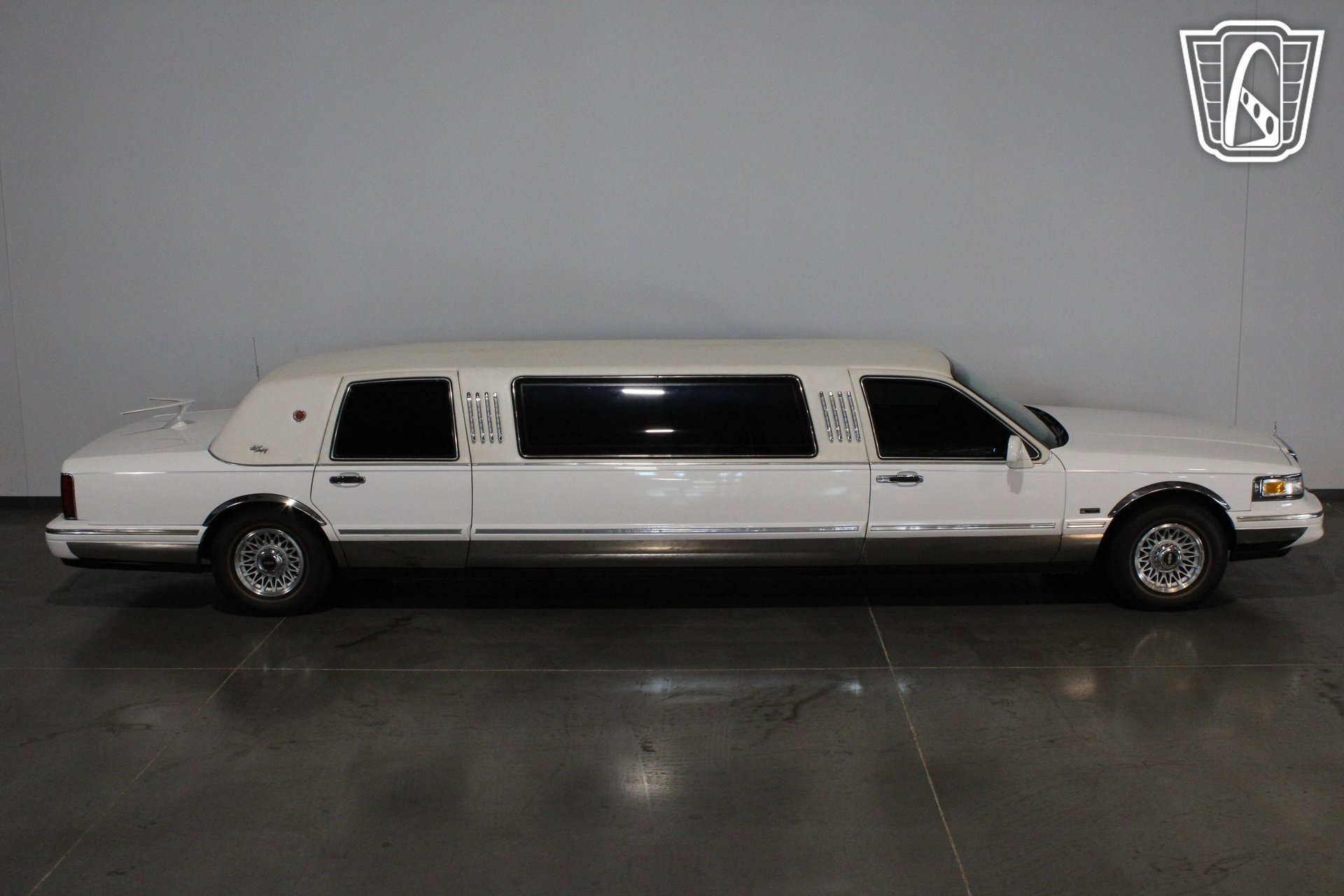 Used 1996 Lincoln Town Car Executive image 11