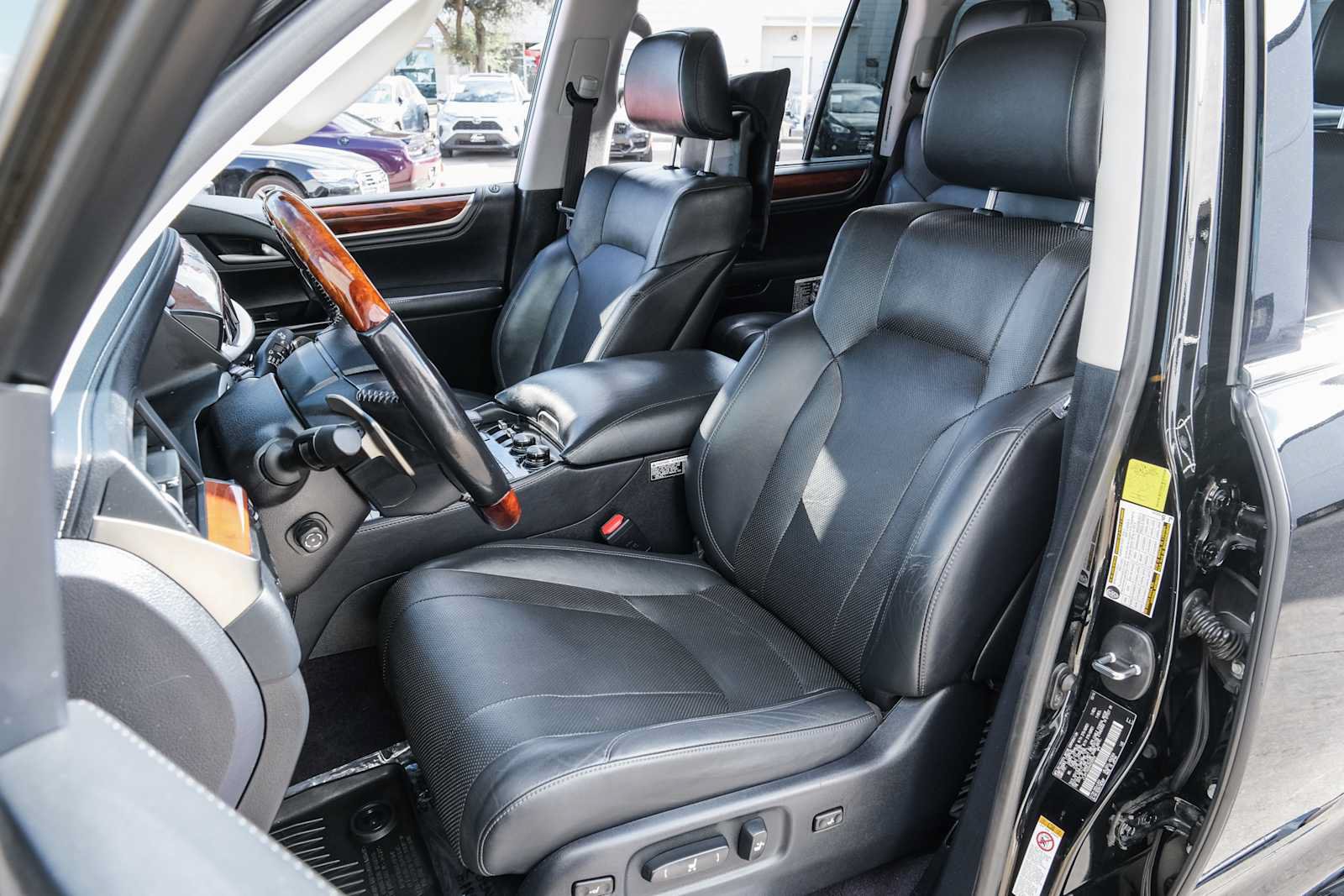 Used 2017 Lexus LX 570 4WD w/ Luxury Package image 25