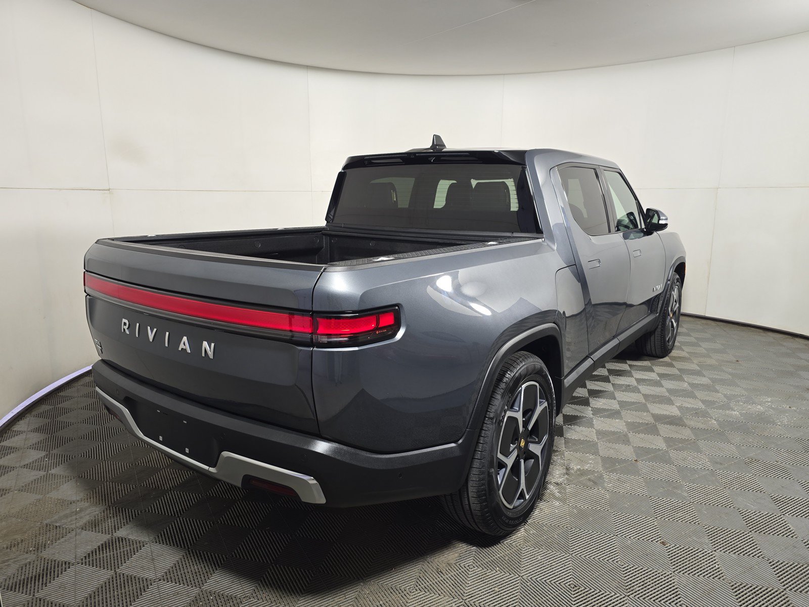 Used 2023 Rivian R1T Adventure AWD/4WD image 5