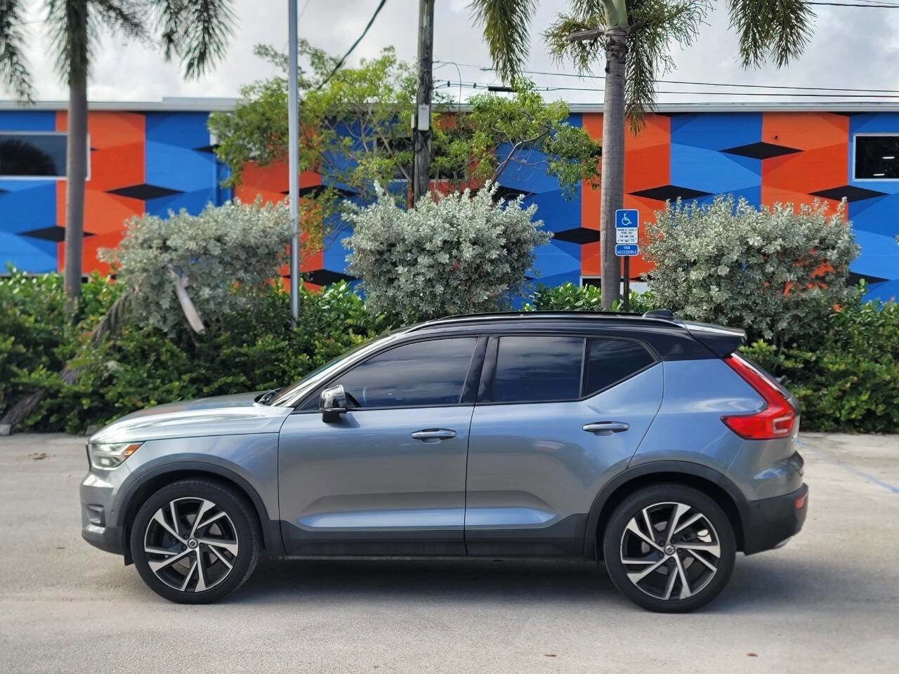 Used 2019 Volvo XC40 T5 R-Design image 10