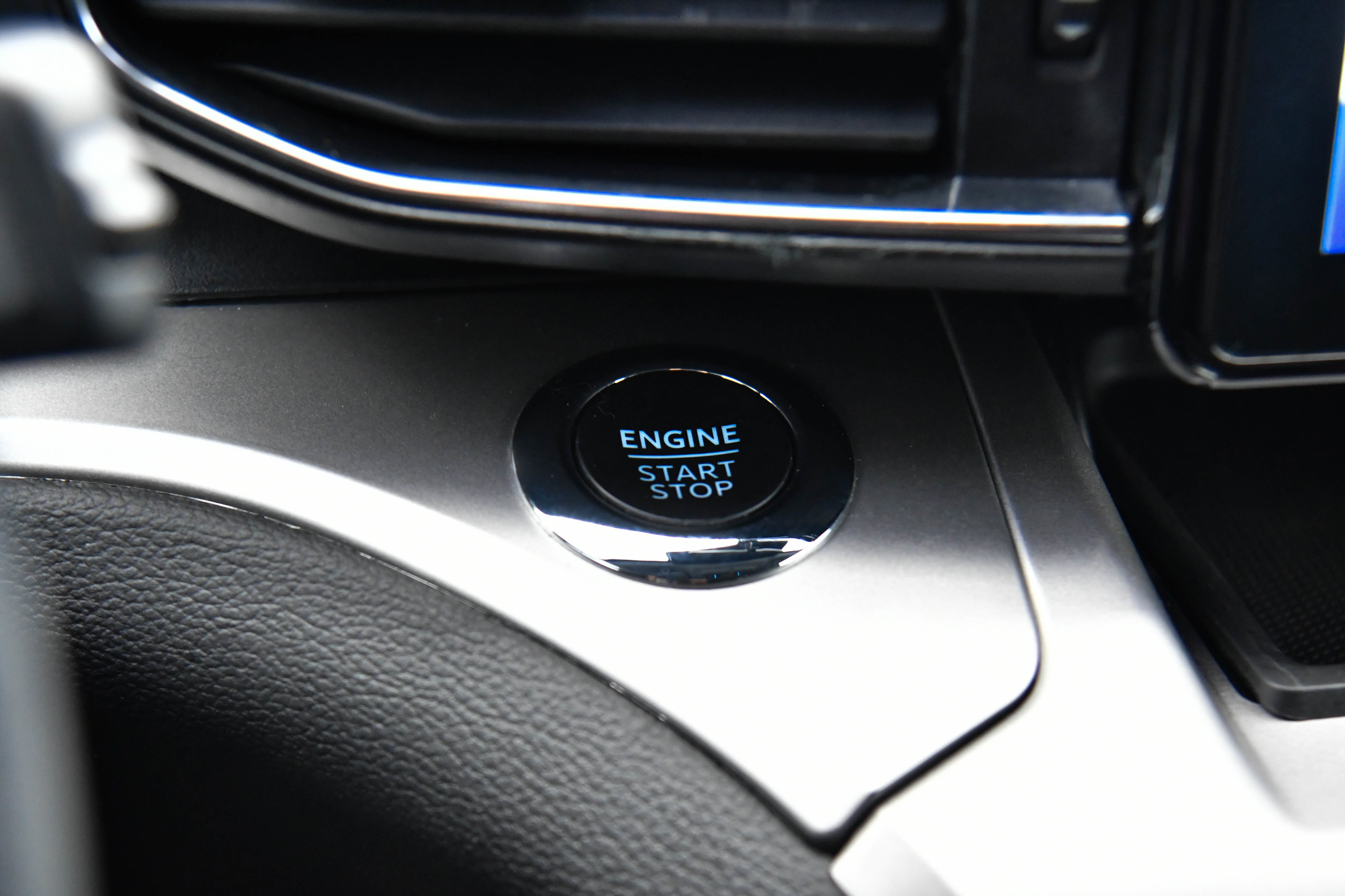 Used 2022 Ford Explorer XLT w/ Equipment Group 202A image 27