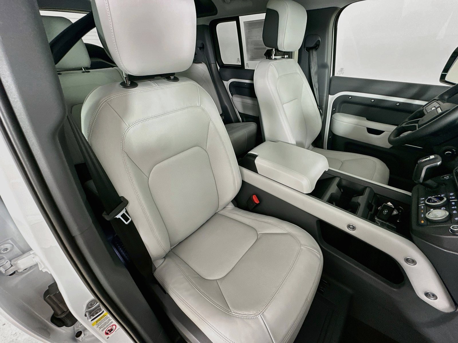 New 2026 Land Rover Defender 110 X-Dynamic SE AWD/4WD image 43