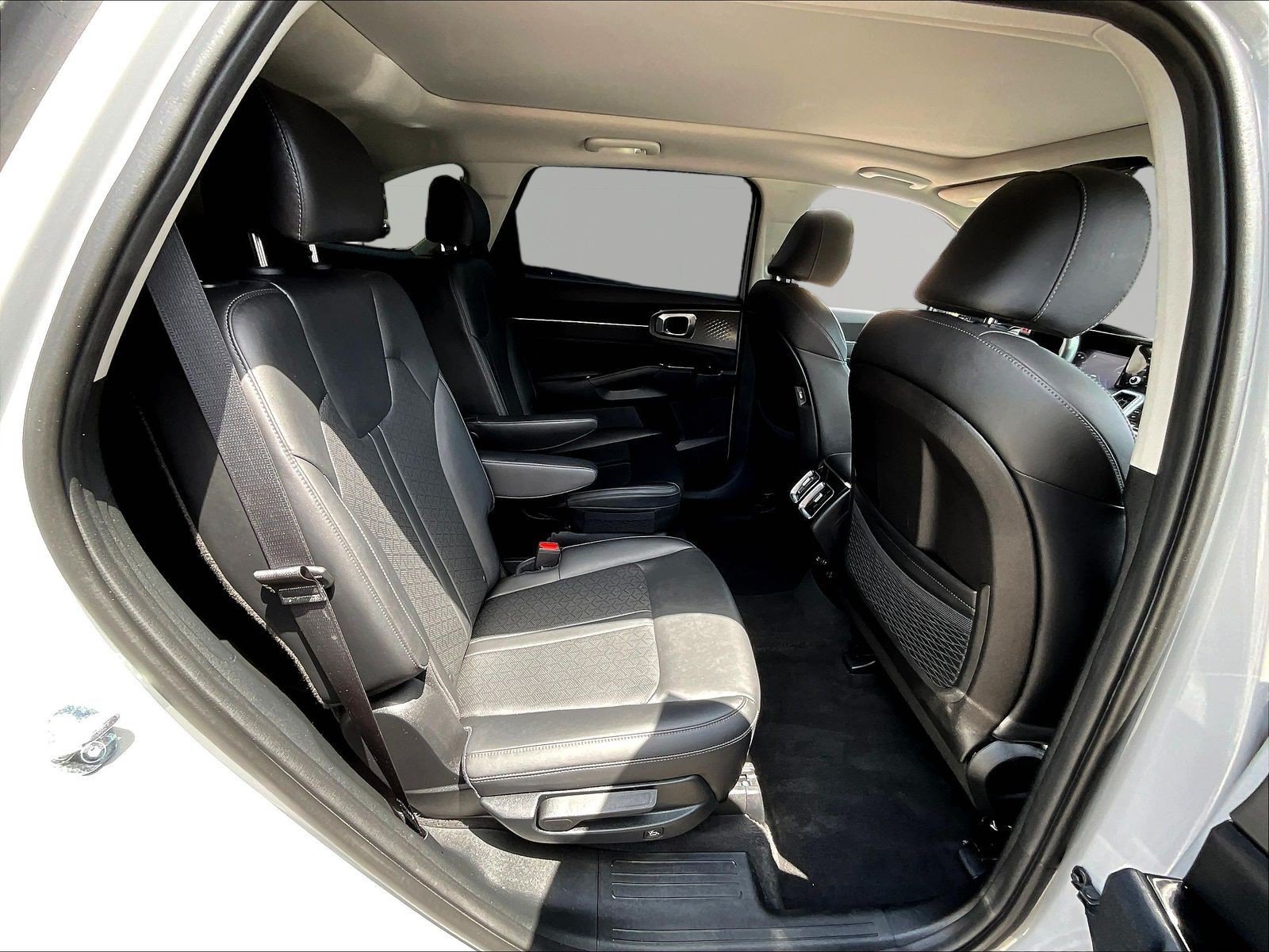 Used 2023 Kia Sorento SX FWD image 25