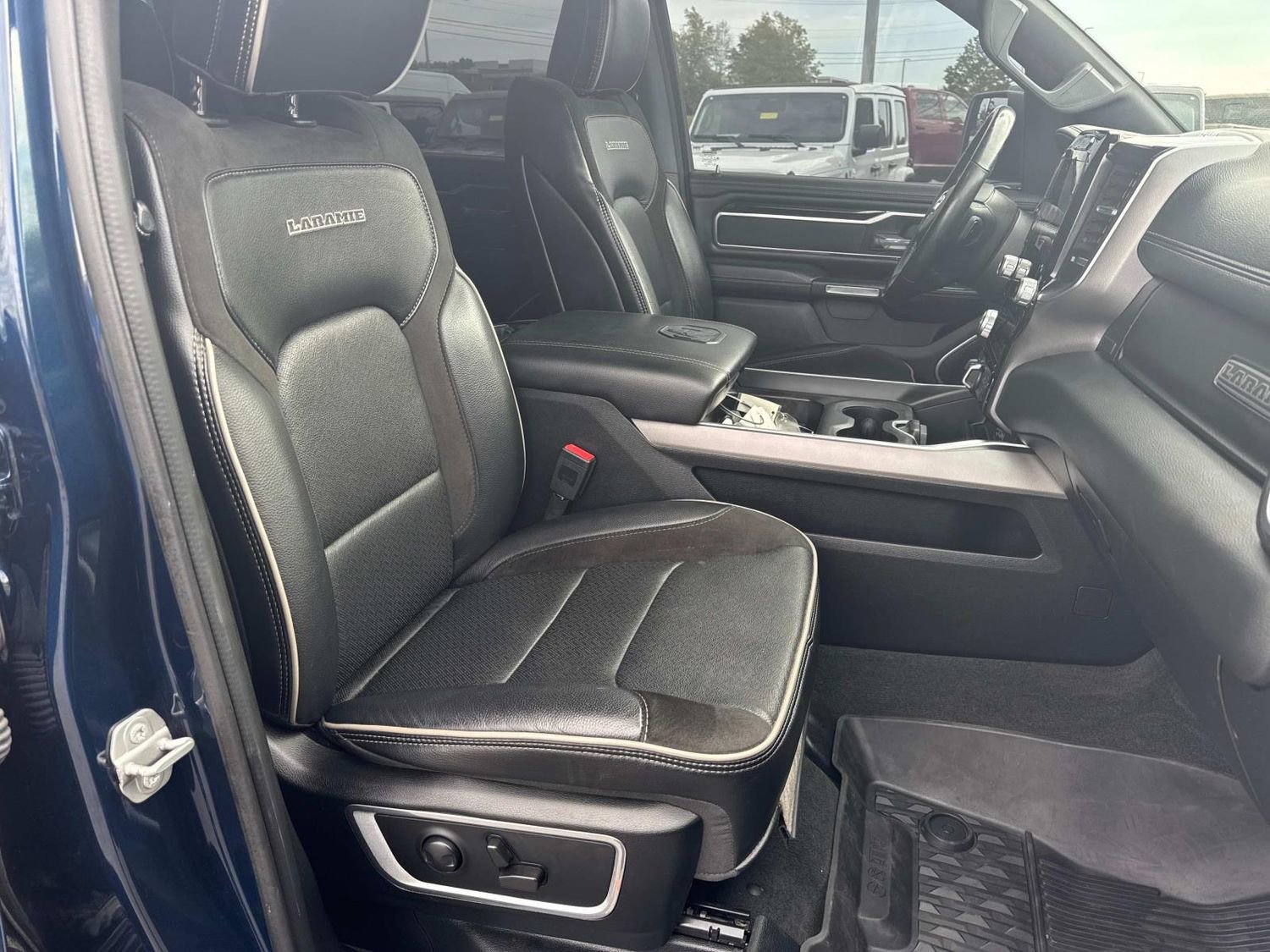 Used 2022 RAM 1500 Laramie w/ Sport Appearance Package AWD/4WD image 23