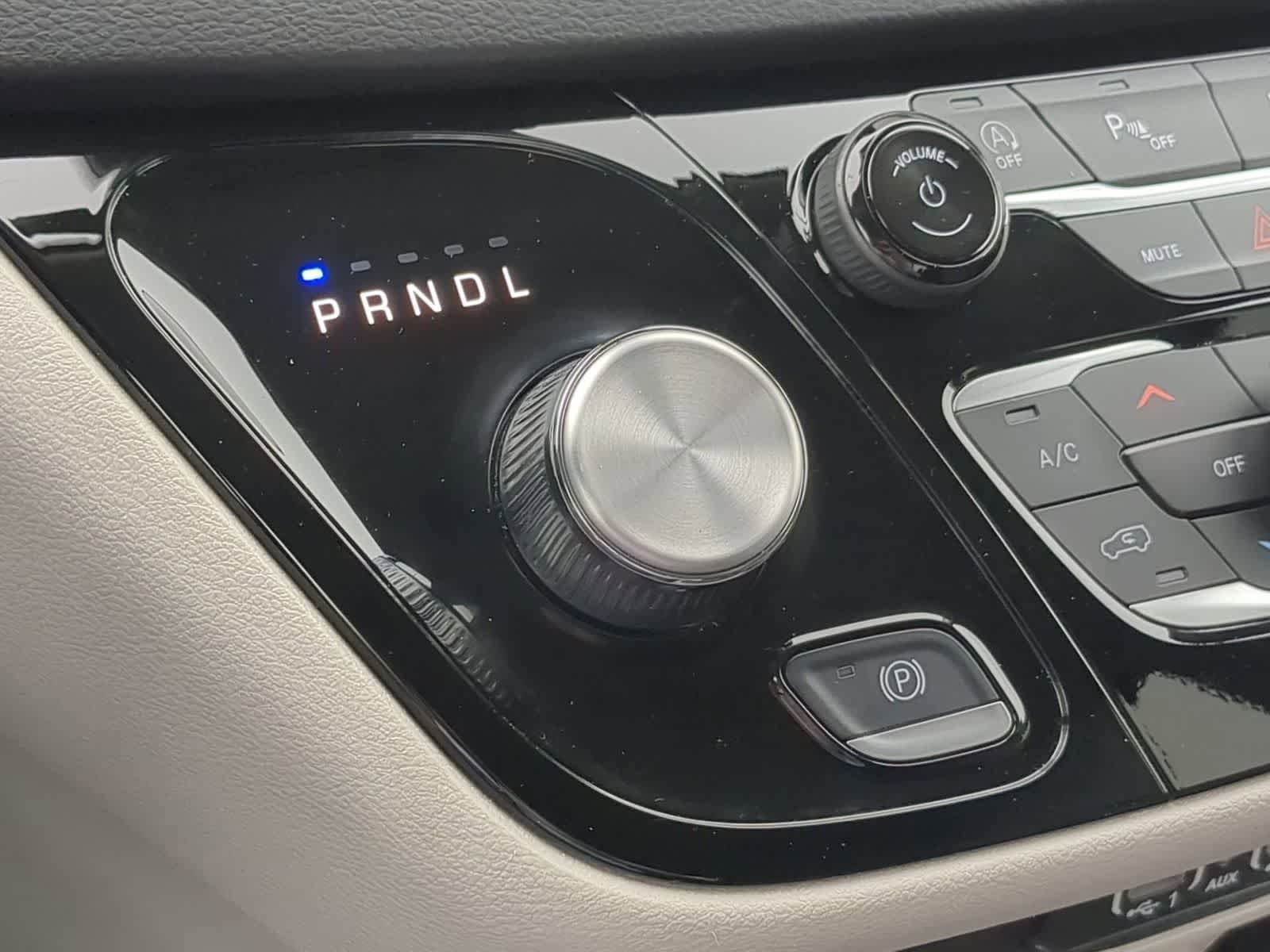 Used 2024 Chrysler Pacifica Touring-L FWD image 30
