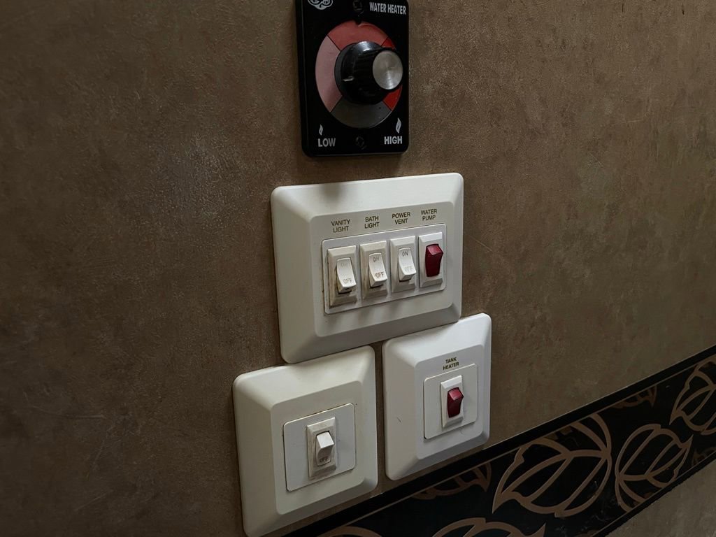 Used 2013 Ford E-450 and Econoline 450 Super Duty w/ Motorhome Prep Pkg RWD image 97