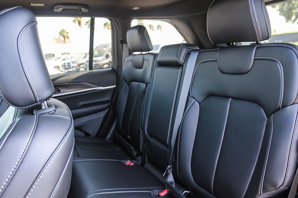New 2026 Jeep Grand Cherokee Limited w/ Limited Altitude Package RWD image 19