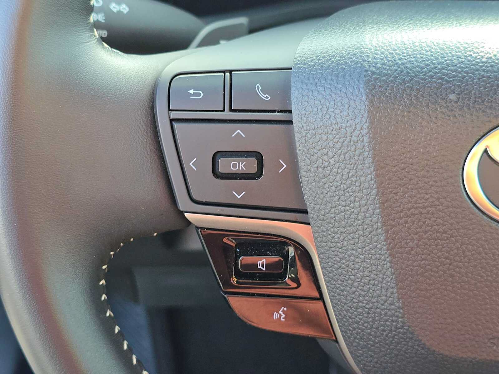 Used 2026 Toyota Camry SE FWD image 28
