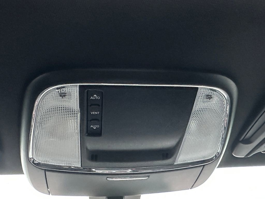 Used 2023 Dodge Charger SXT image 18