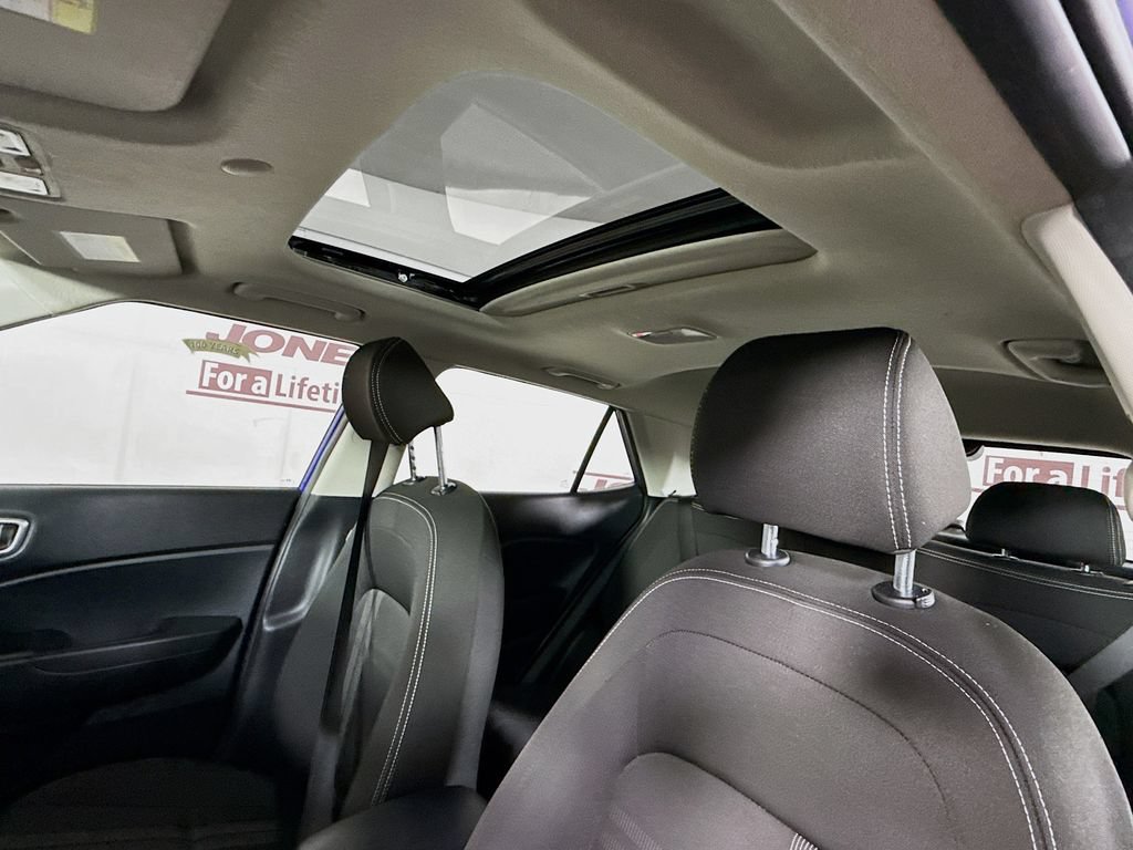 Used 2023 Hyundai Venue SEL FWD image 11