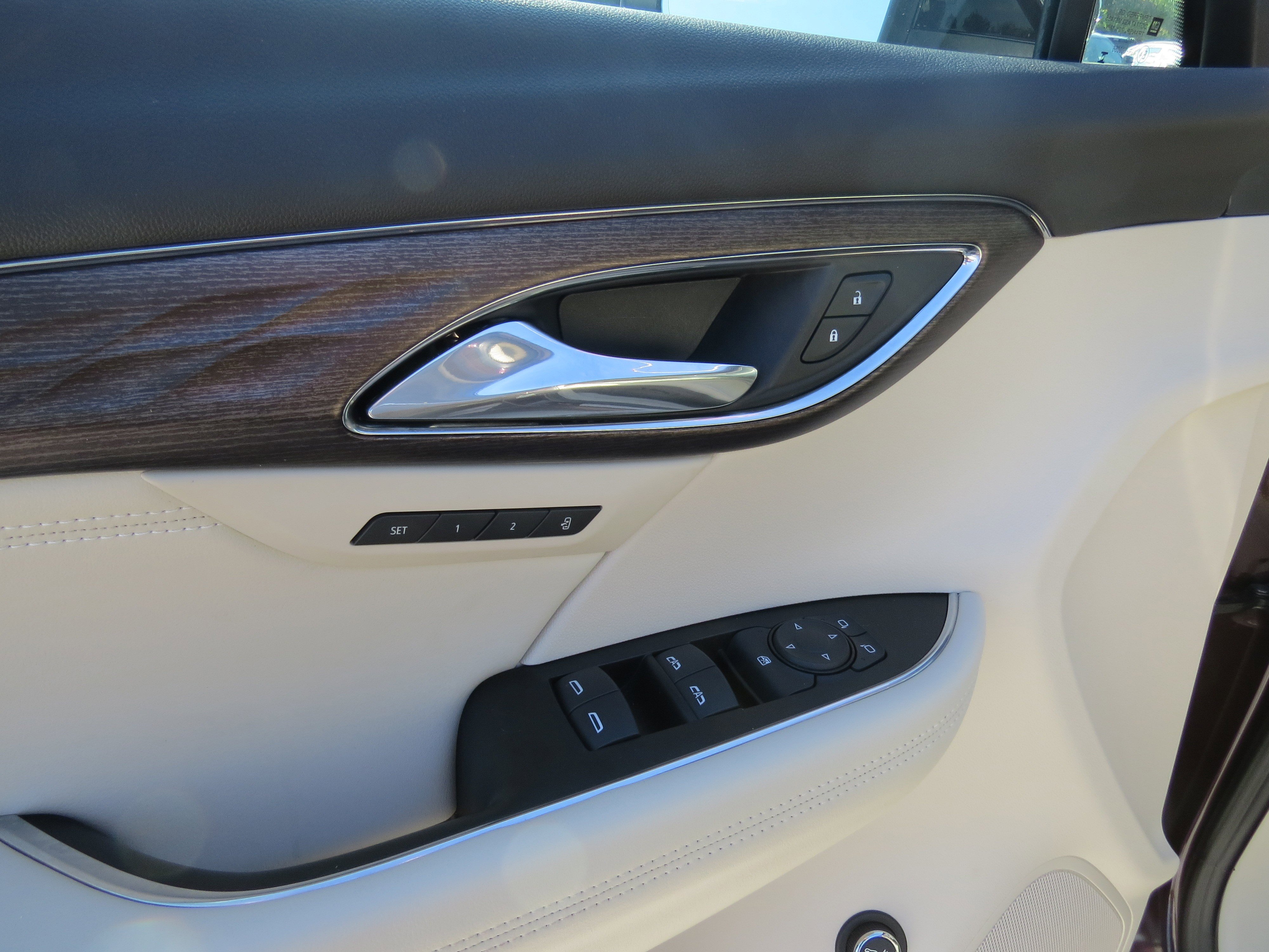 Used 2023 Buick Envision Avenir image 17