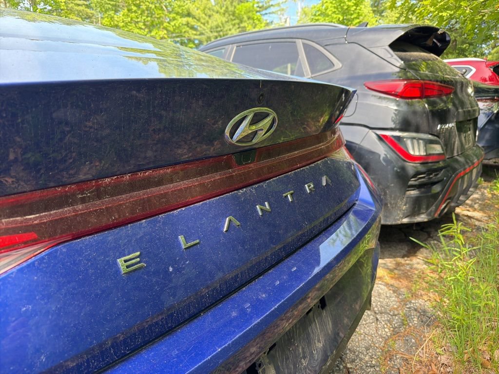 Used 2023 Hyundai Elantra SEL w/ Convenience Package FWD image 9