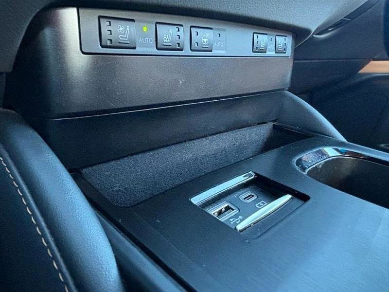 Used 2024 Lexus ES 350 w/ Premium Package image 29
