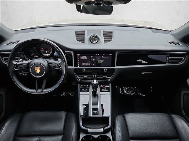 Used 2023 Porsche Macan AWD/4WD image 18