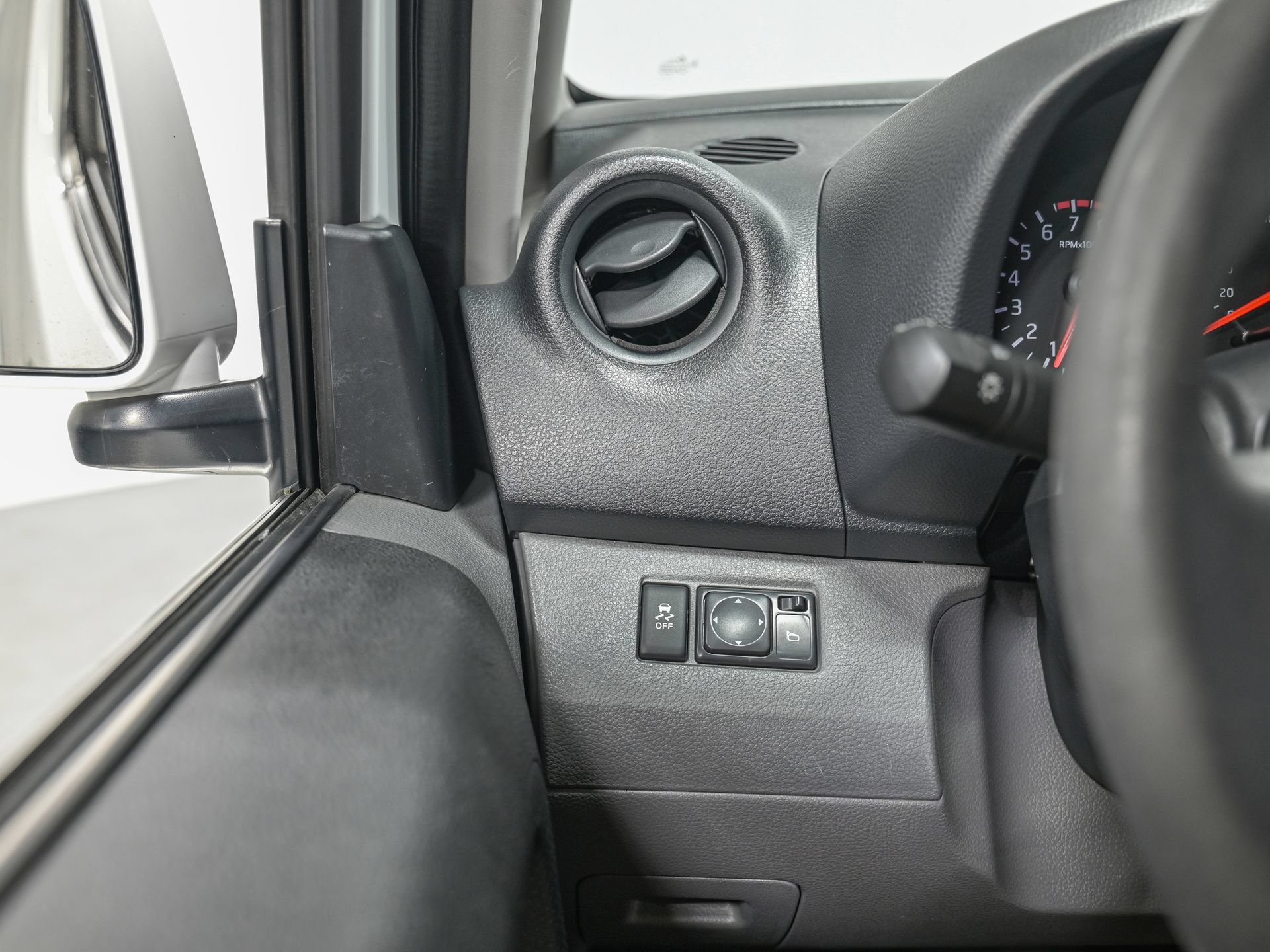 Used 2015 Nissan NV200 SV w/ Exterior Appearance Package FWD image 17