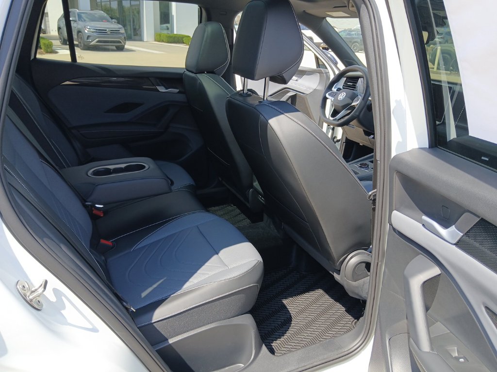 New 2026 Volkswagen Tiguan SE R-Line FWD image 22