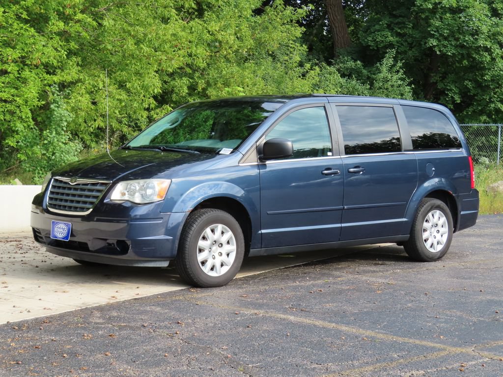 Used 2009 Chrysler Town & Country LX FWD image 16