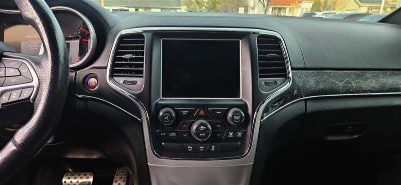 Used 2016 Jeep Grand Cherokee SRT image 13