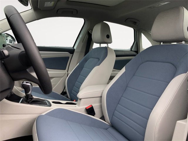 New 2025 Volkswagen Jetta SE image 9