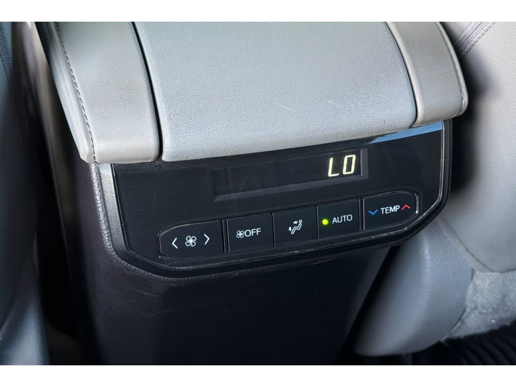 Used 2020 Toyota Highlander XLE image 14