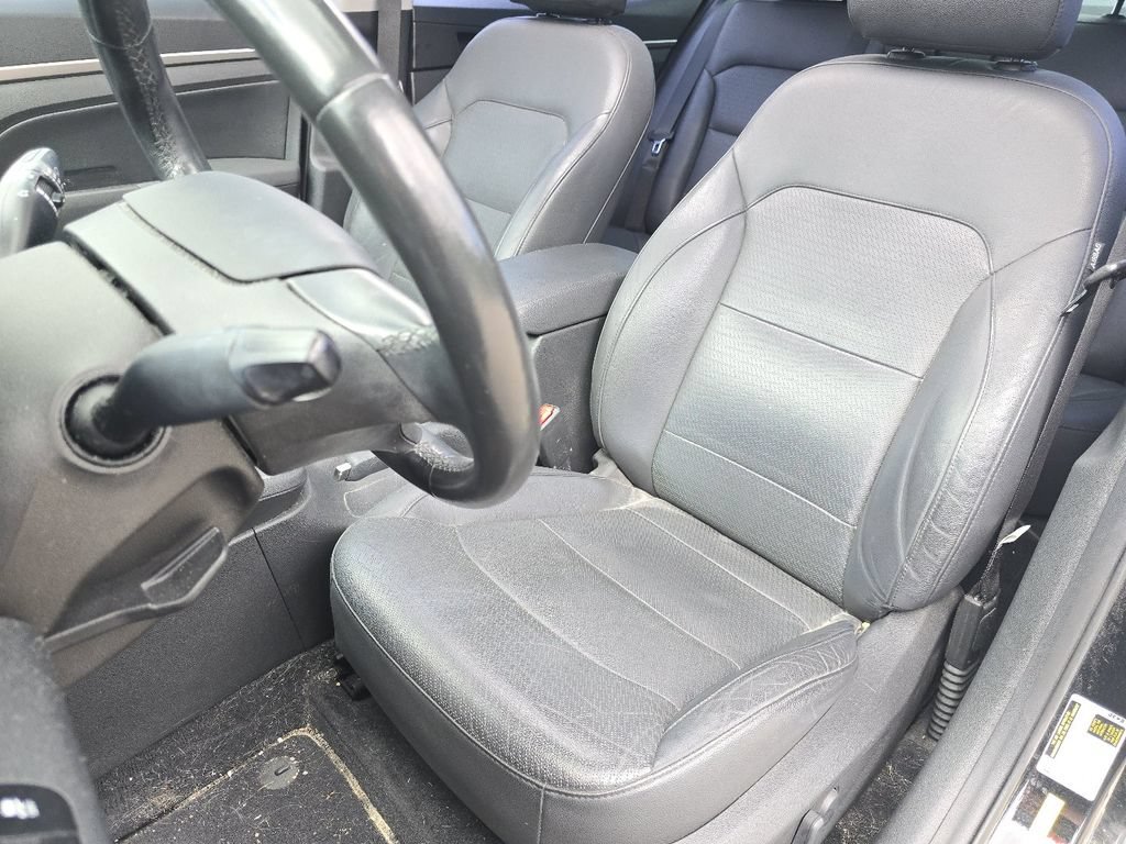 Used 2017 Hyundai Elantra Limited w/ Limited Ultimate Package 05 FWD image 23
