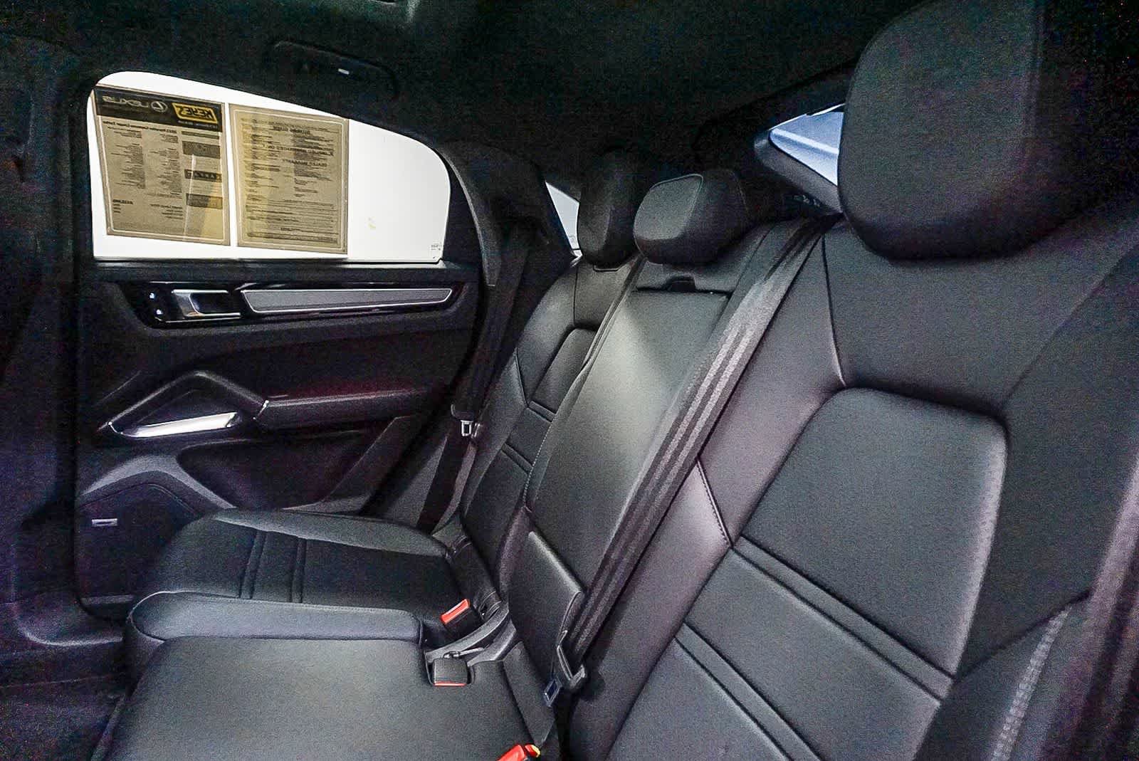 Certified 2022 Porsche Cayenne Turbo AWD/4WD image 19