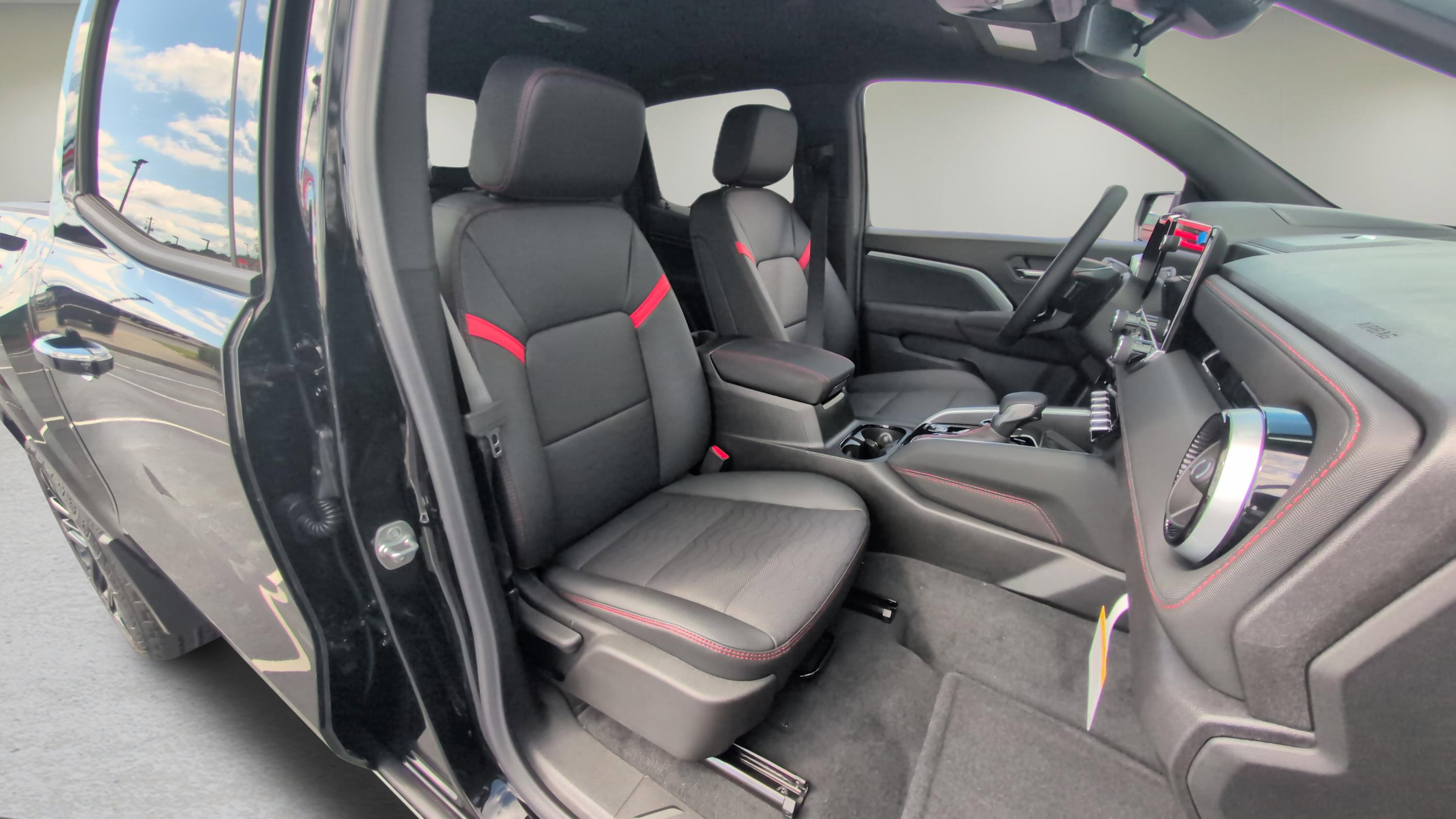 New 2025 Chevrolet Colorado Z71 w/ Technology Package image 25