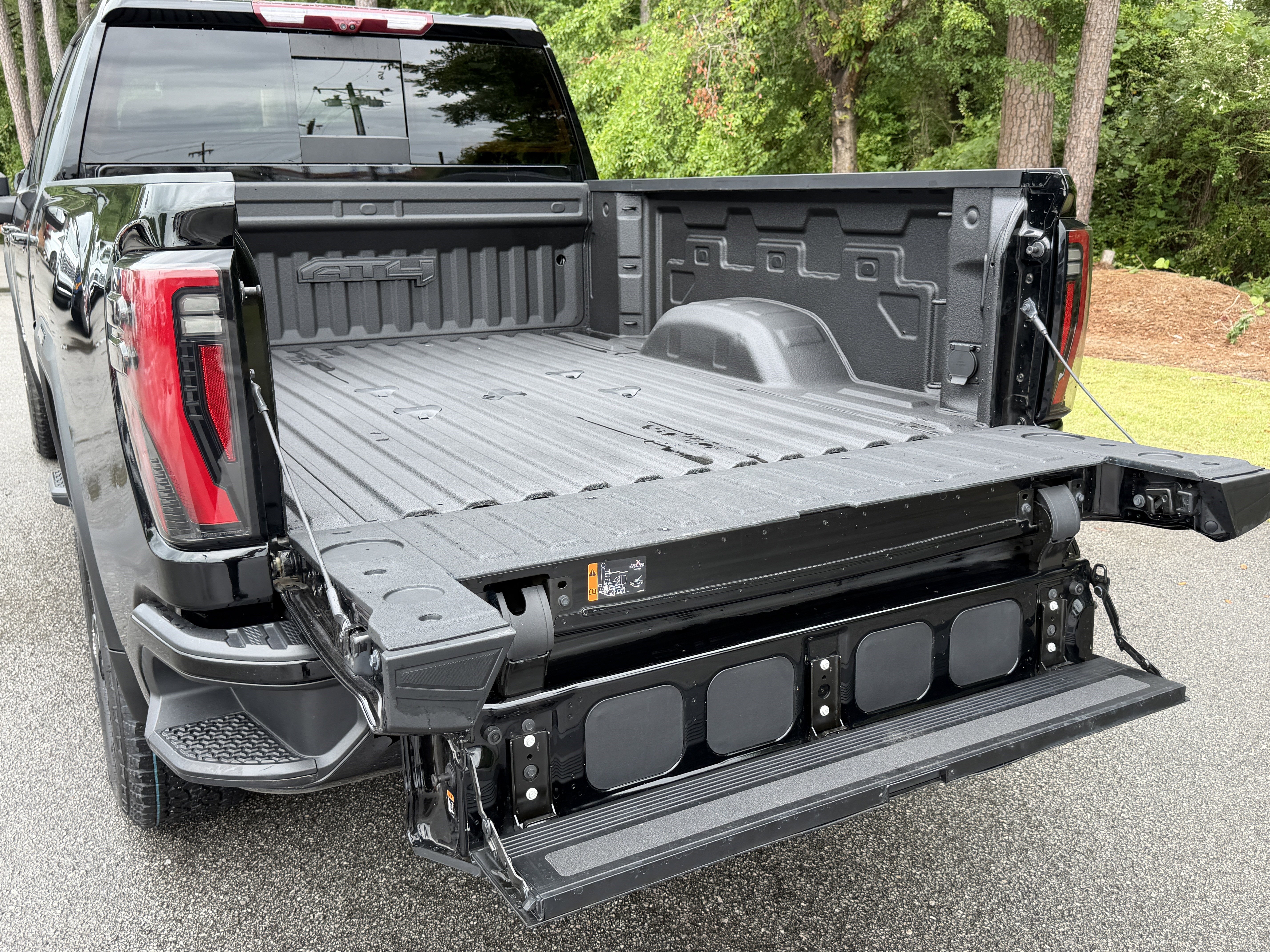 Used 2024 GMC Sierra 2500 AT4 w/ AT4 Premium Plus Package AWD/4WD image 10