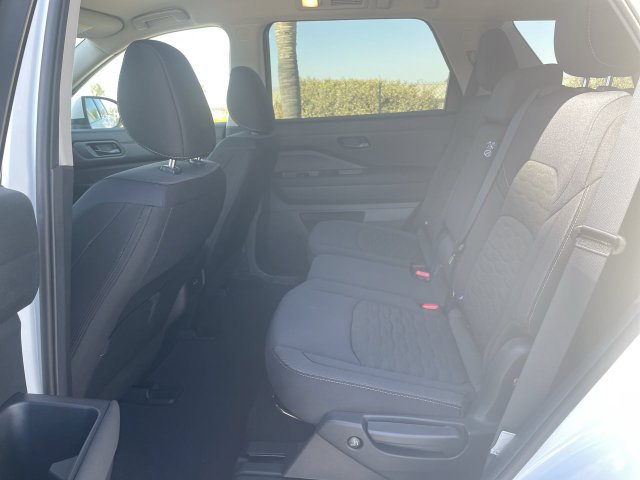 Used 2025 Nissan Pathfinder SV FWD image 24