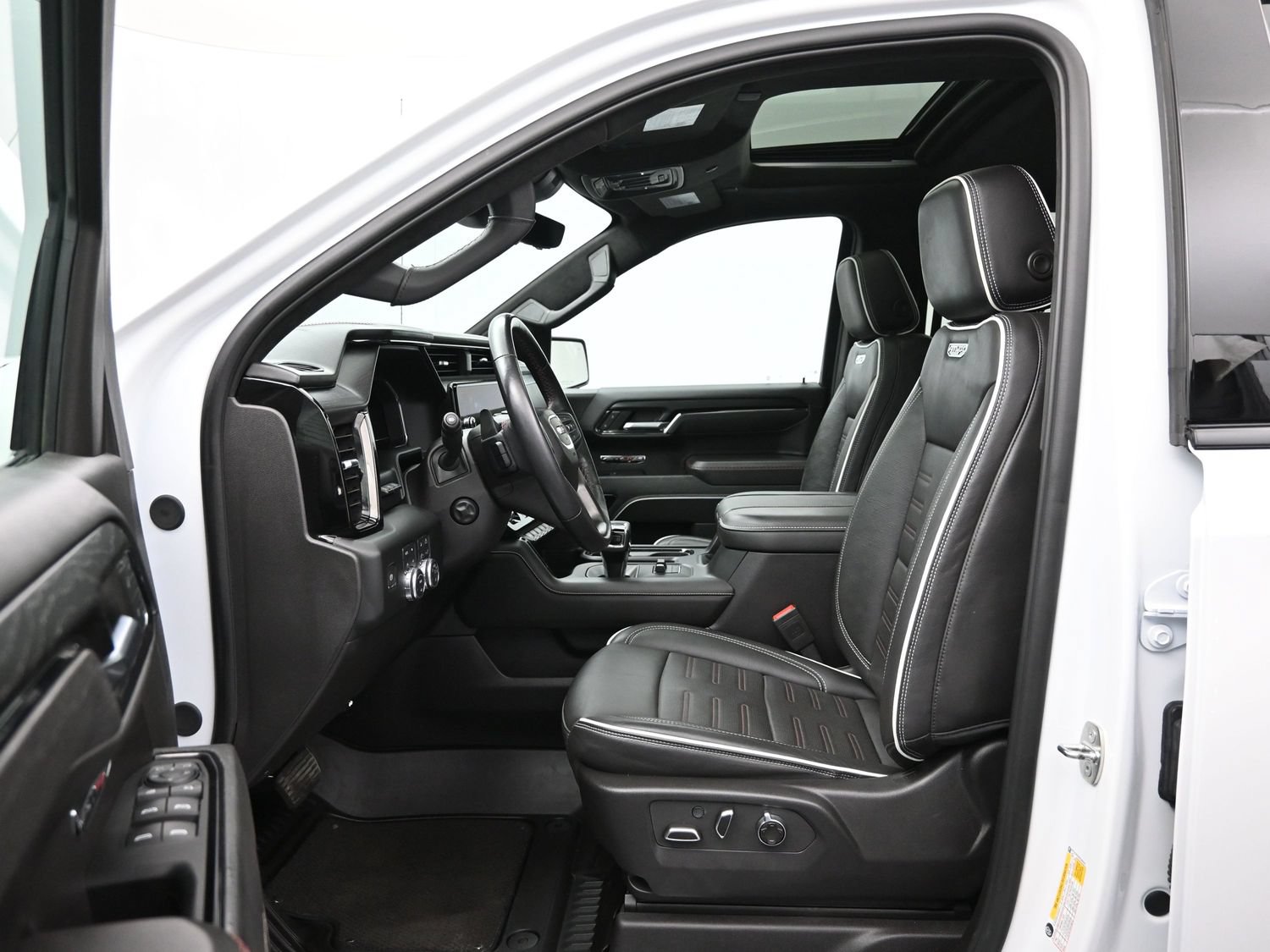 Used 2024 GMC Sierra 1500 AT4X AWD/4WD image 9