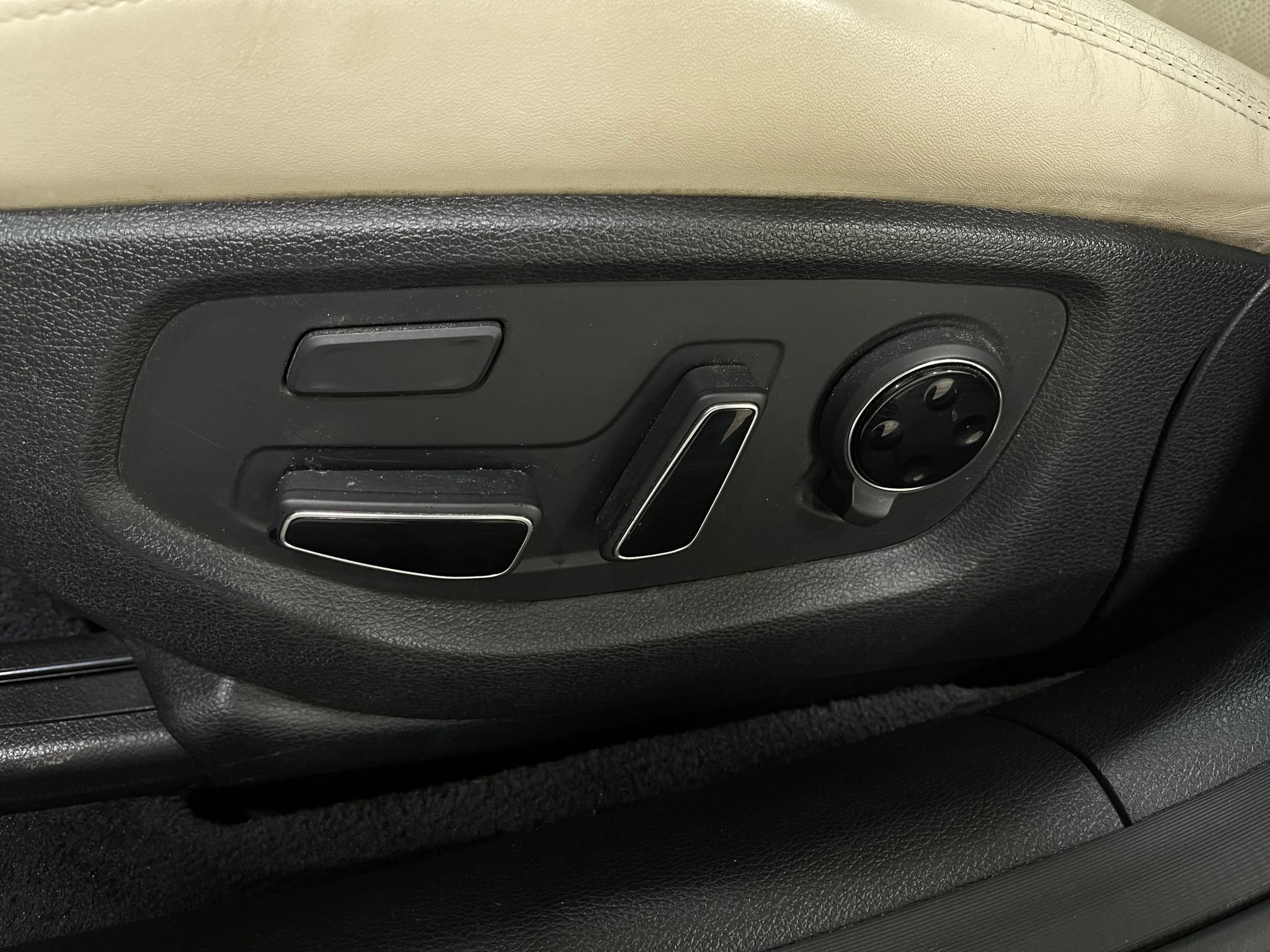 Used 2017 Genesis G80 3.8 w/ Option Group 03 image 17