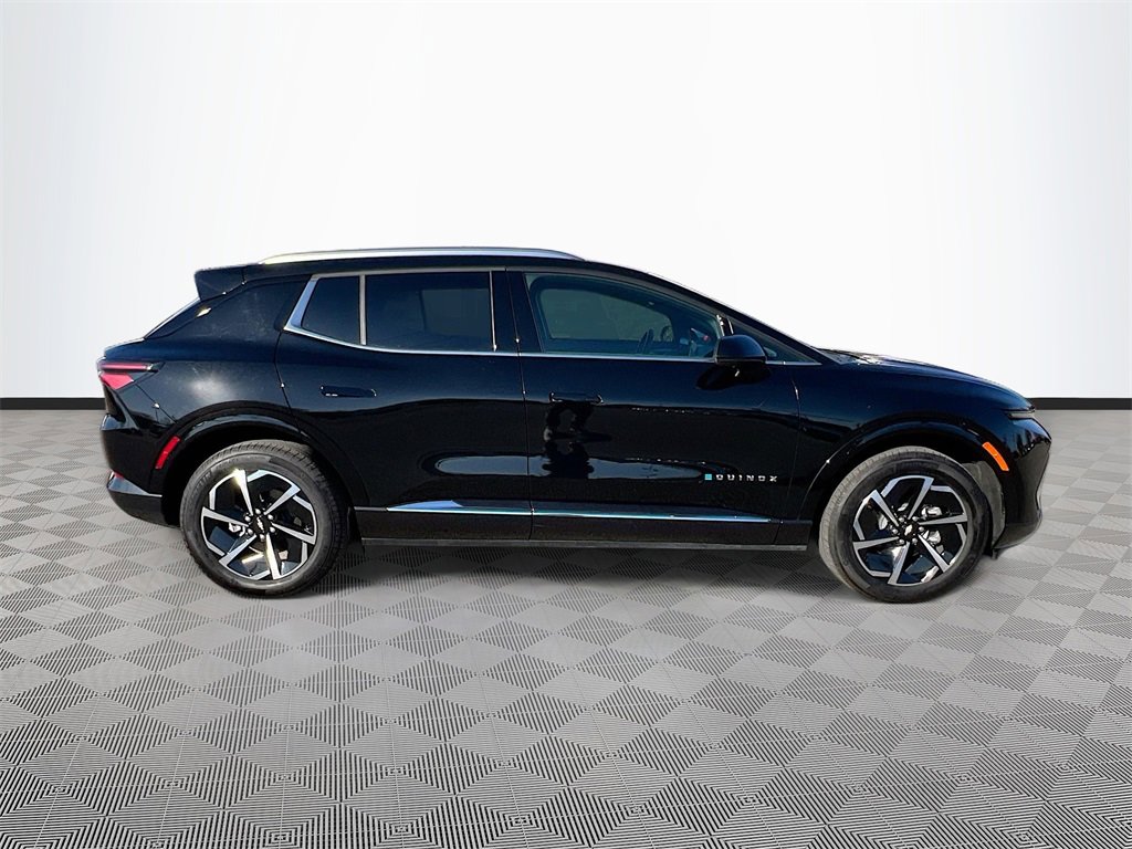 Used 2025 Chevrolet Equinox EV LT w/ Convenience Package image 8