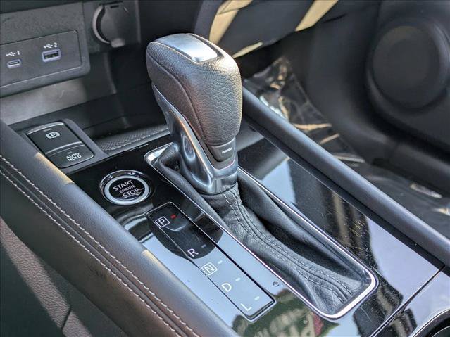 Used 2023 Nissan Kicks SR w/ SR Premium Package FWD image 13