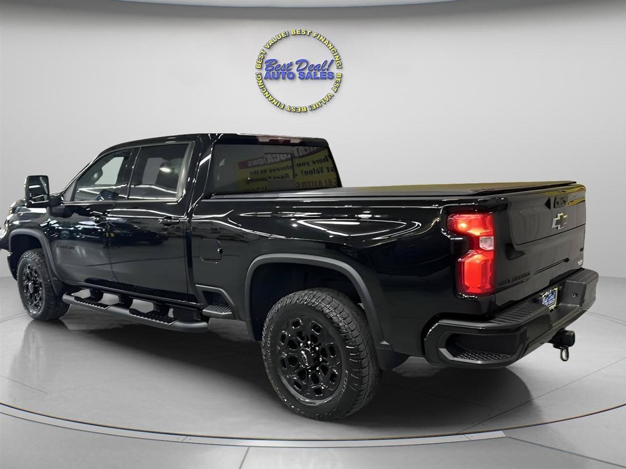 Used 2024 Chevrolet Silverado 2500 LTZ w/ LTZ Plus Package AWD/4WD image 3