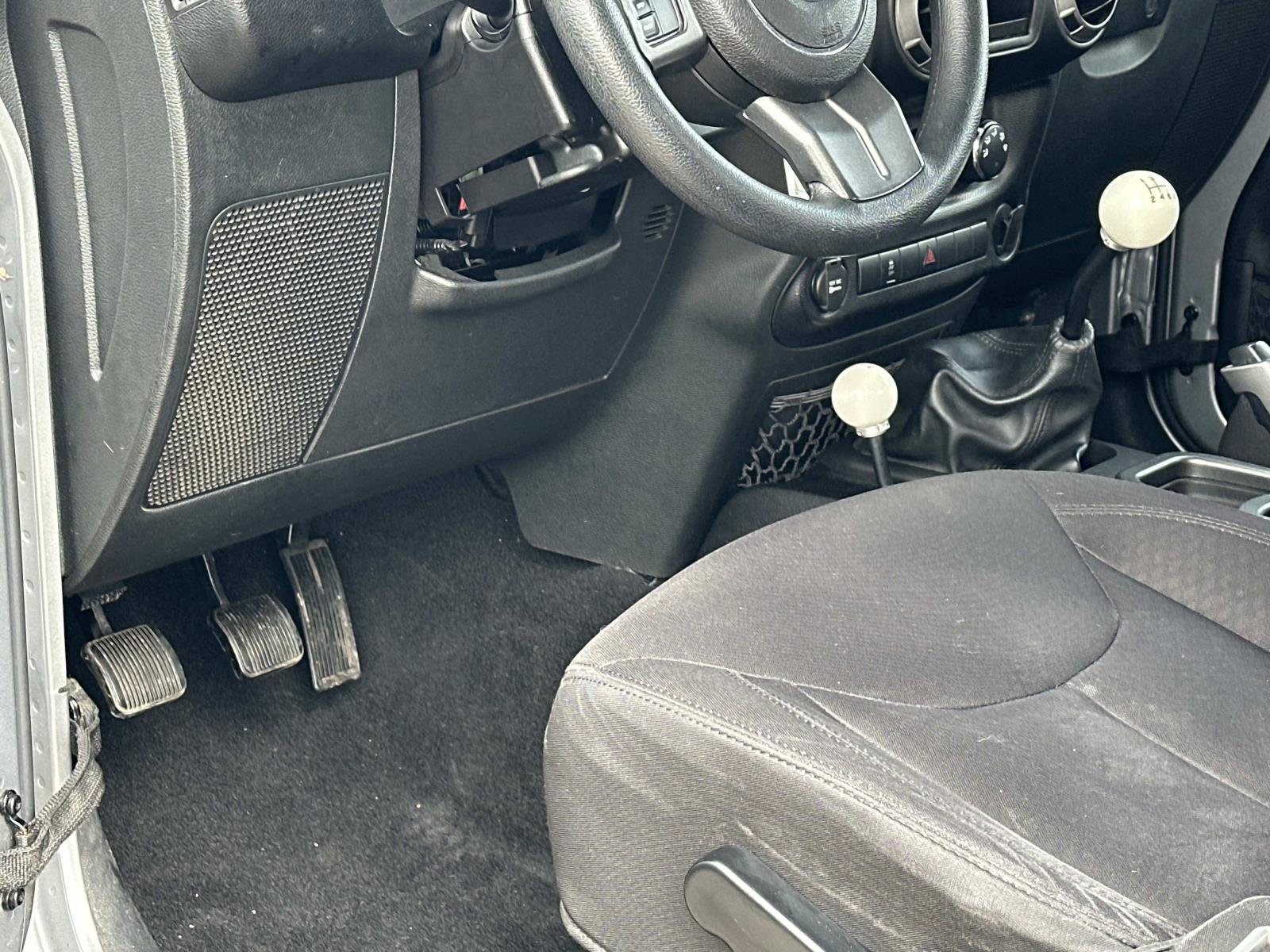 Used 2015 Jeep Wrangler Sport AWD/4WD image 18