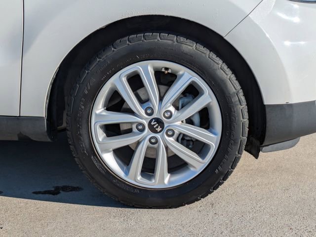 Used 2018 Kia Soul + image 11