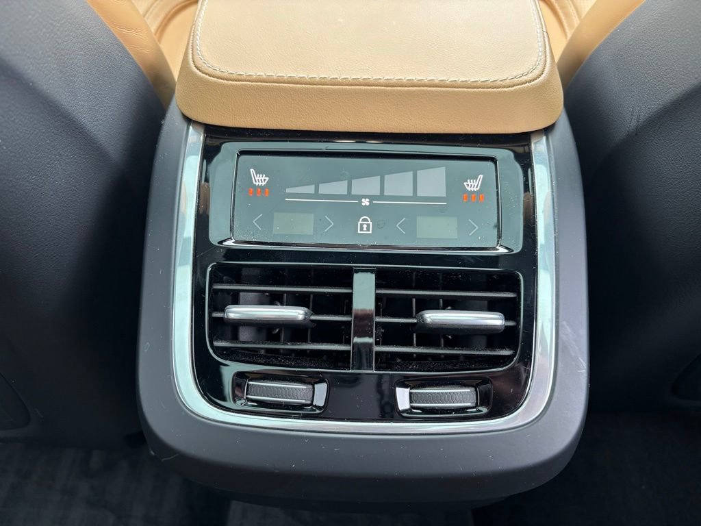 Certified 2024 Volvo XC90 B6 Ultimate image 21
