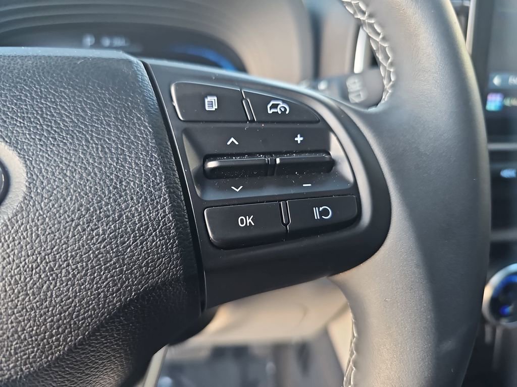 Used 2025 Hyundai Venue SEL image 12