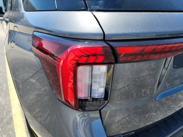 Used 2025 Ford Explorer ST-Line w/ ST-Line Street Pack AWD/4WD image 5