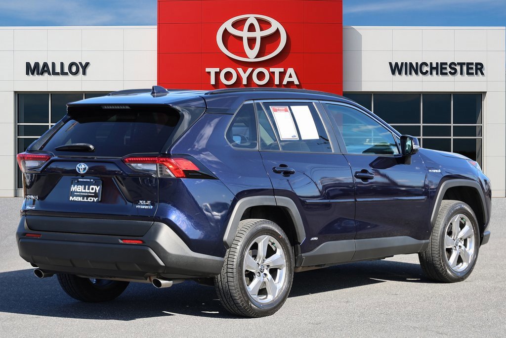 Used 2021 Toyota RAV4 XLE Premium image 4