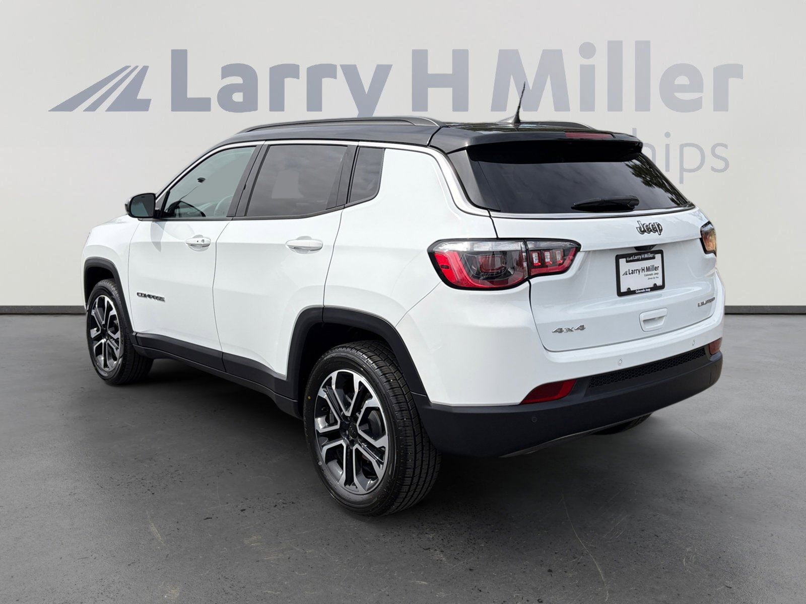 Used 2024 Jeep Compass Limited image 3