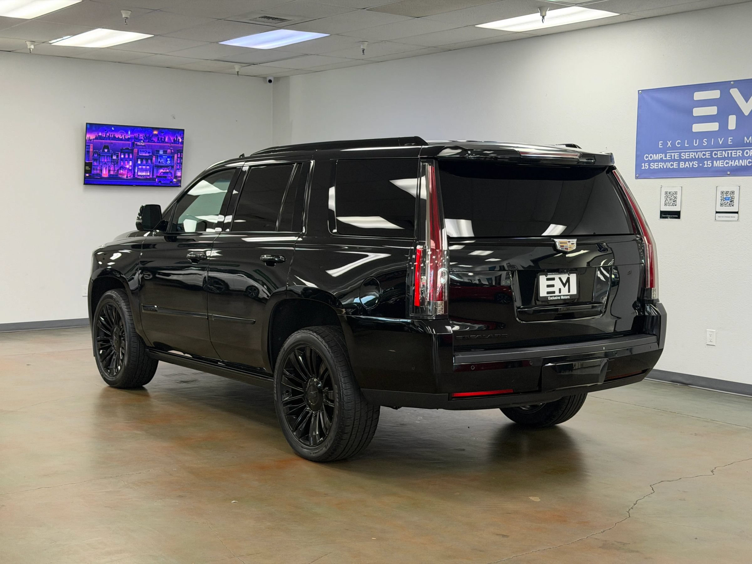 Used 2018 Cadillac Escalade Platinum RWD image 11